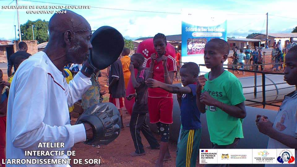 Activités interactives menées sur l'esplanade du Bureau d'arrondissement de SORI